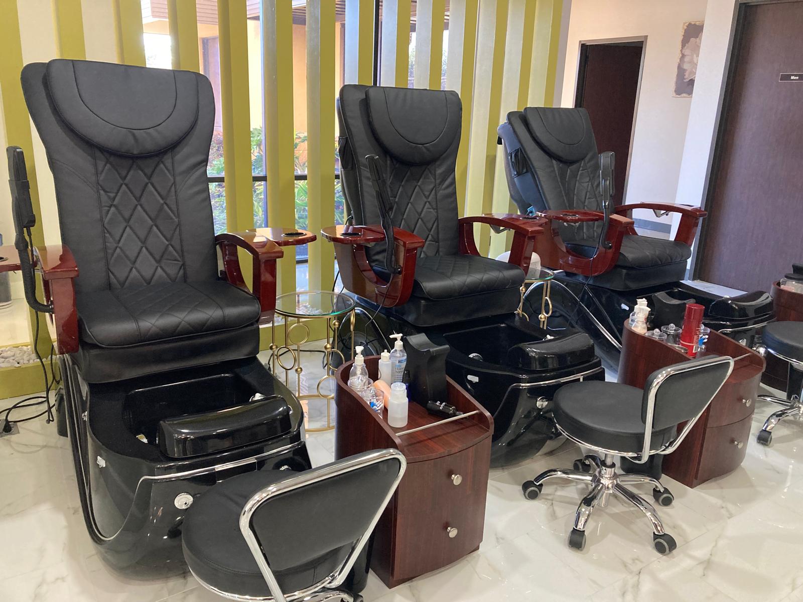 Friendzy Salon & Spa Nails space and Spa Pedicure Chairs 2